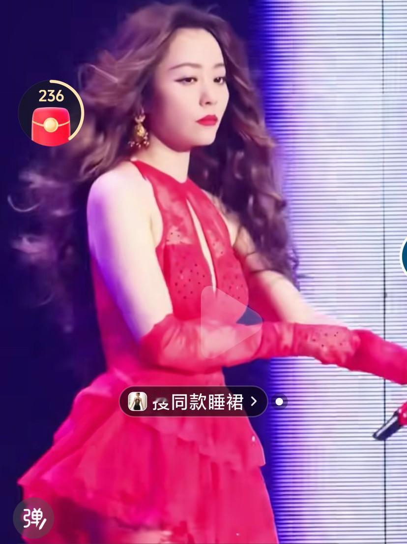 张靓颖真的是越来越优秀啊，现在的风格真的是妥妥的天后啊，能唱能跳，真的是太棒了啊