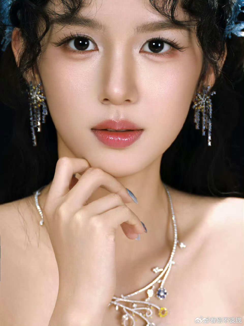 周也 油画神女 这套也太美了吧，真的是神女下凡了，眼妆真的太抓睛了，大呼好看