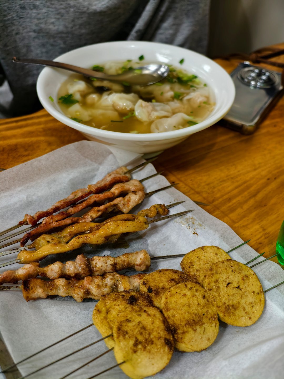 巴威发威青岛巨浪滔天台风天跟野馄饨很配来感受下青岛人的夜生活 青岛·沧口