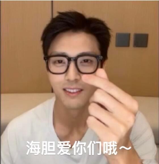 陈靖可王法不语只一味扫码陈靖可这个码走到哪扫到哪陈靖可塑造的王法笑点密集，初次碰