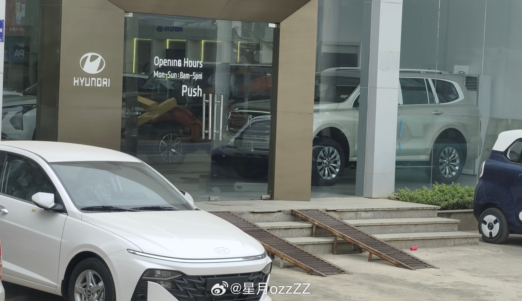 想用AI做财务报表，你们有没有好用的AI可以推荐一下？大概场景就是上传上个季度的