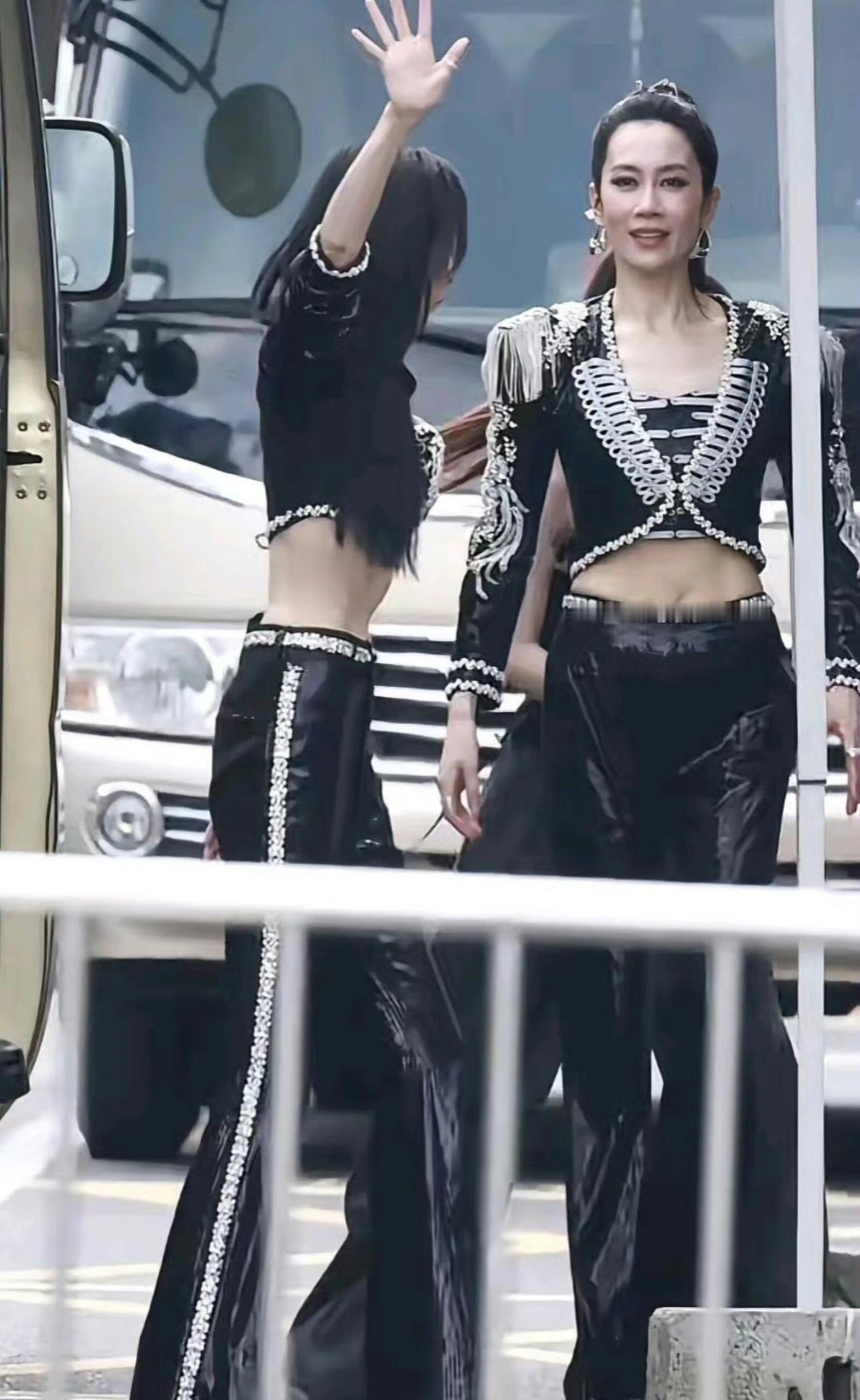 太佩服这些高龄女演员了！我觉得女演员的瘦，是常人难以想象的奔六的萧蔷，奔五的温峥