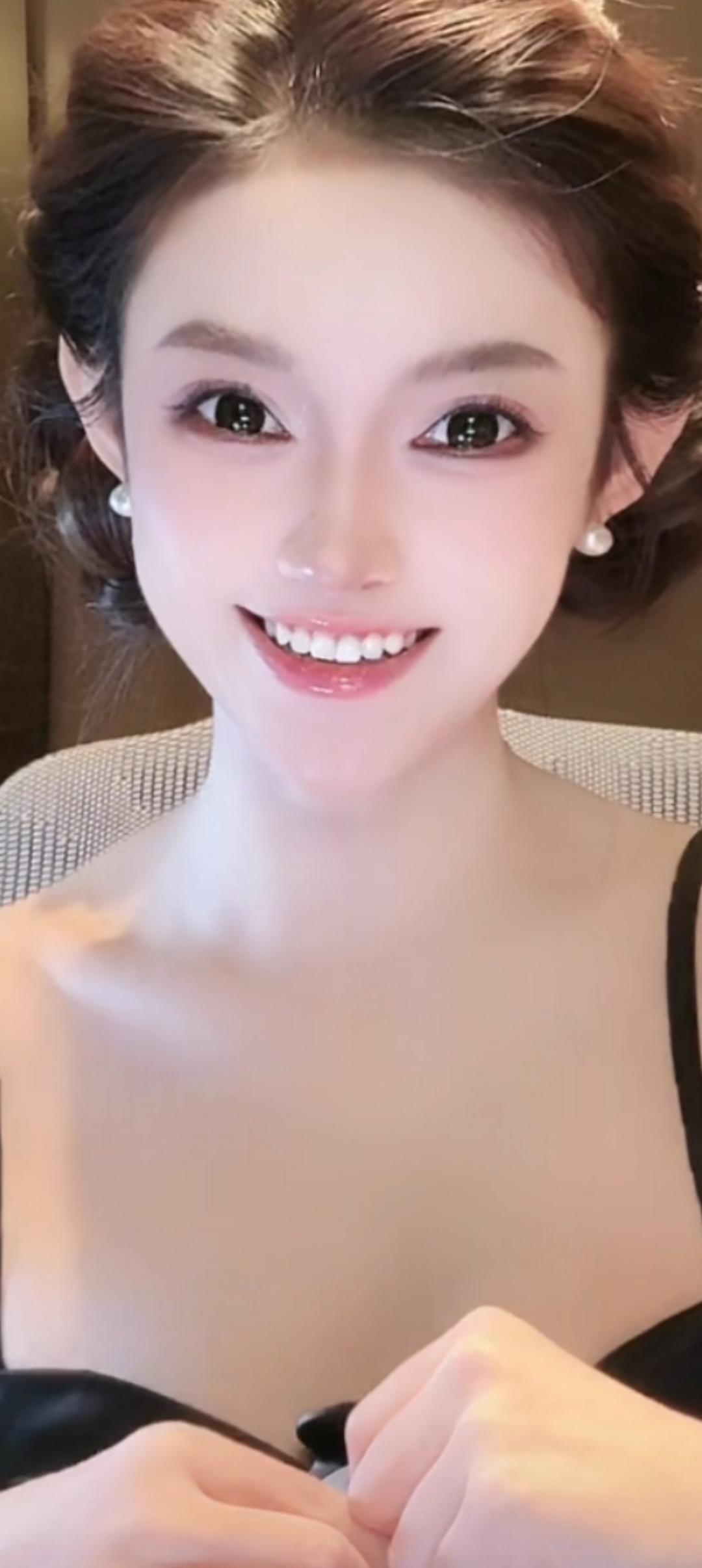 这位姐姐笑容真甜！