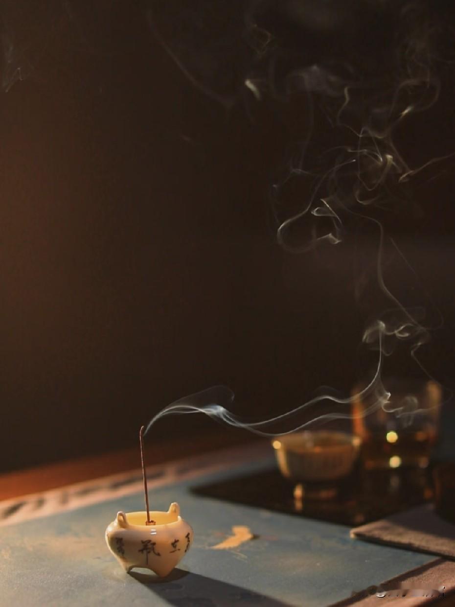 心有厚德，方能承载一生福气！
 
古语有言厚德载物，短短四字道破命运真谛。一个人