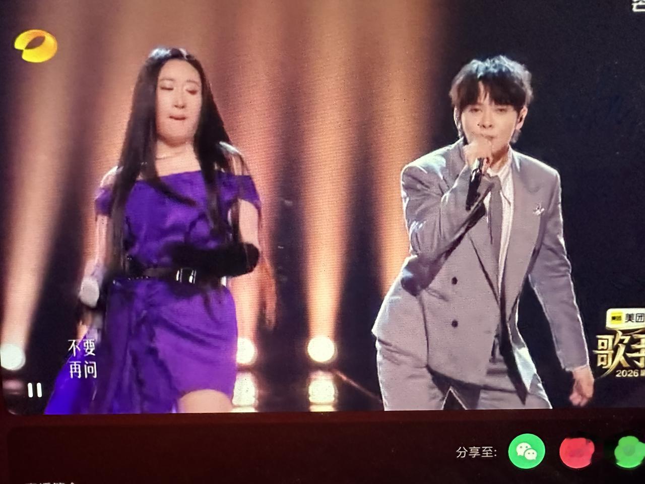 歌手直播，尤长靖和锤娜丽莎嗨翻全场！
这个舞台直接炸了！
且不说两人配合的天衣无