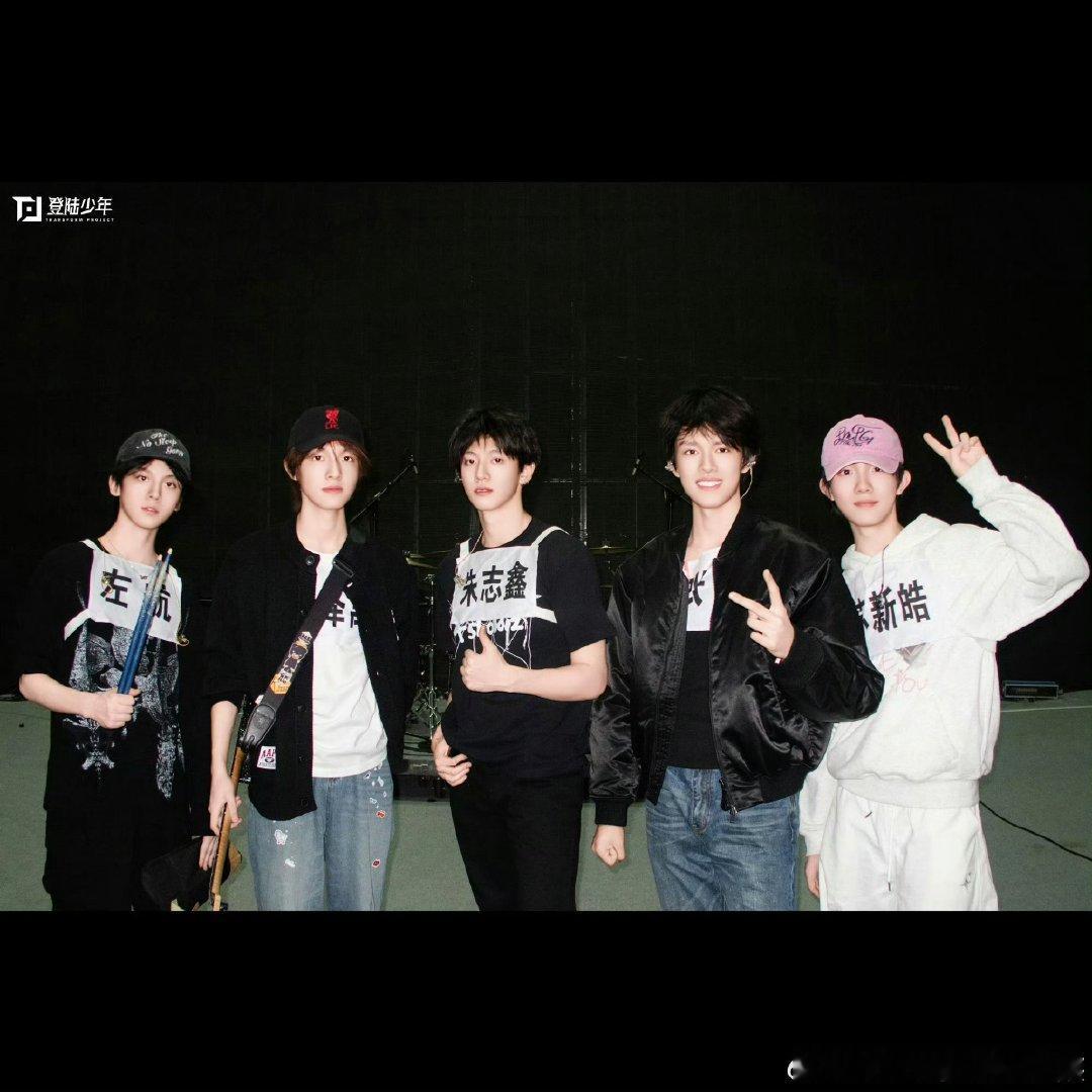 登陆少年荣耀之战彩排照top荣耀之战彩排照登陆少年荣耀之战彩排照 