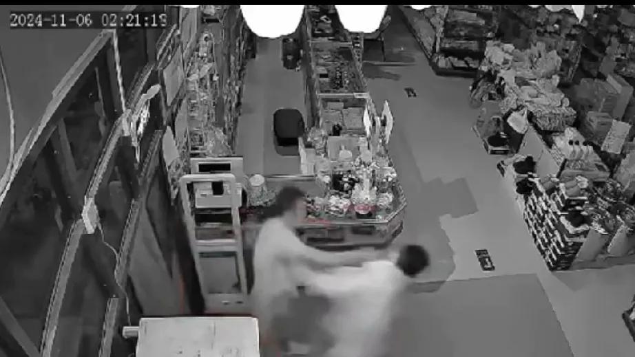 超市老板之死：10 秒悲剧背后的深思

在这个看似平静的 11 月，一起令人痛心