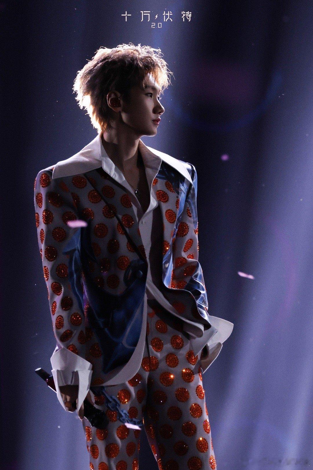 汪苏泷很满意他的兵 罗曼城2025年终总结签收！48面的滚烫与遗憾都翻篇，跨年夜