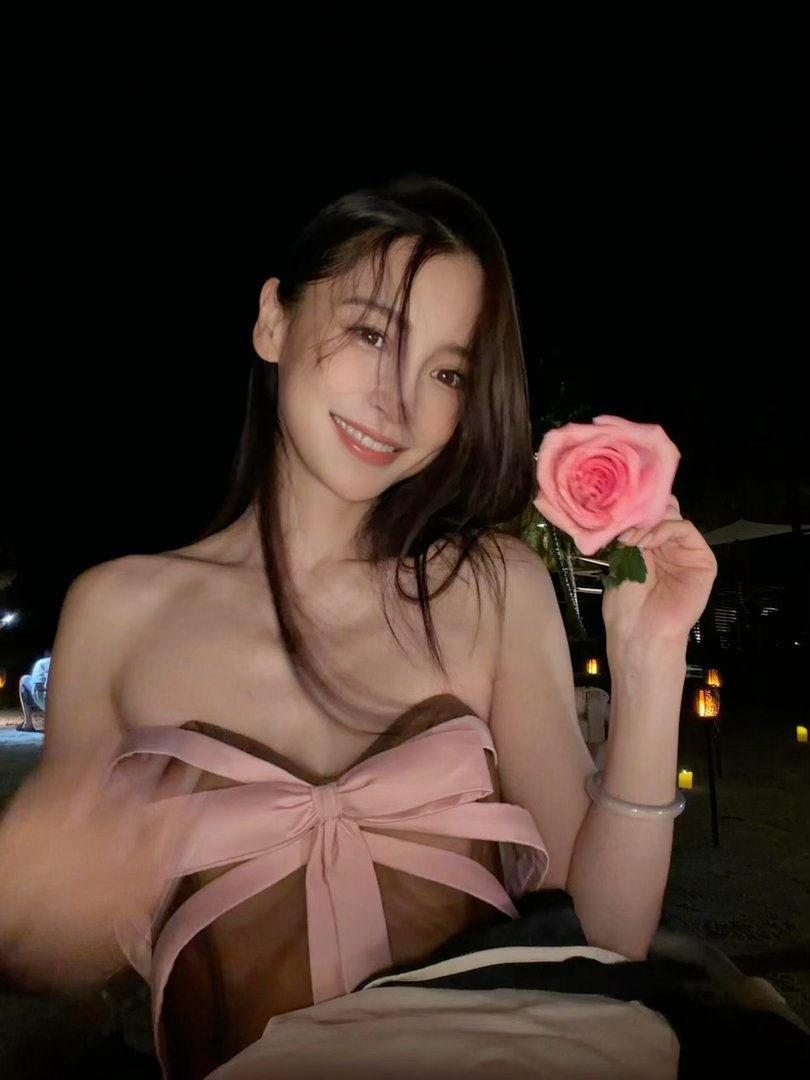 angelababy  更新自拍啦！！七夕快乐