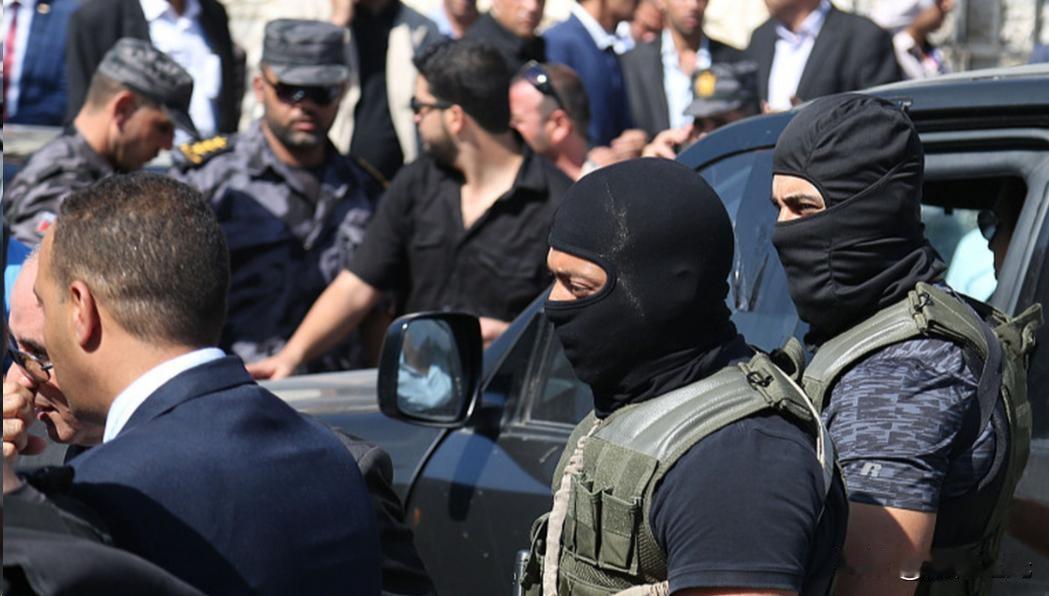 头条 国际

【快讯】伊朗绞死一个给以色列卖情报的，说是摩萨德的人！

·国际榜