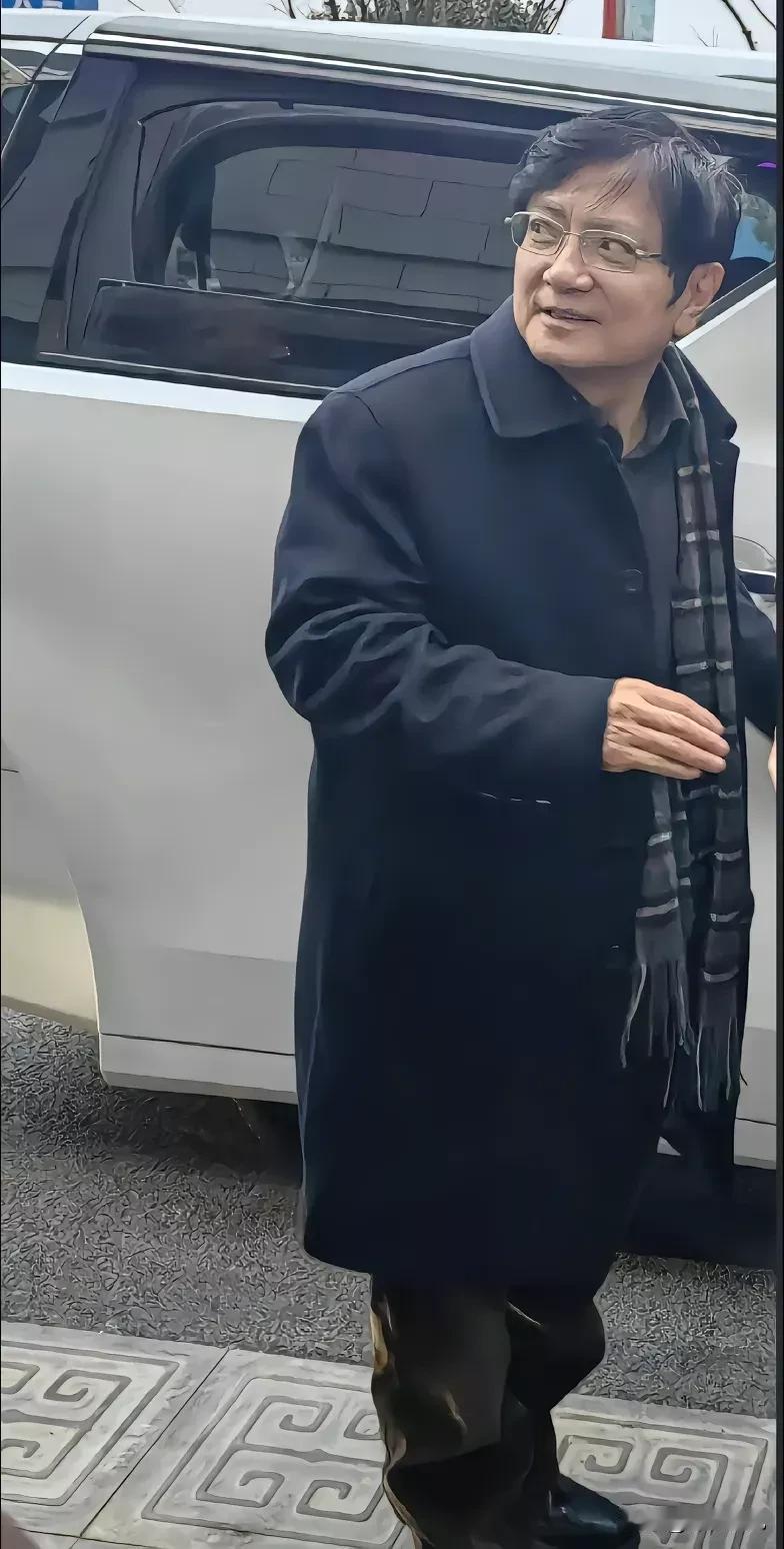 郑强昨日正式离开太原理工学院，好不容易把太原理工扶起来，又被挤走了，尤其是这张照