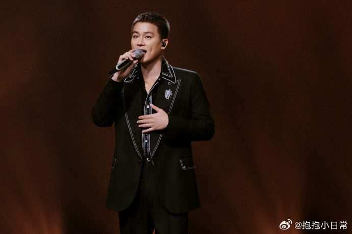 欧豪侠客行演唱稳发挥看湾区升明月被欧豪圈粉，侠客行一开口就带入故事，真唱状态稳定