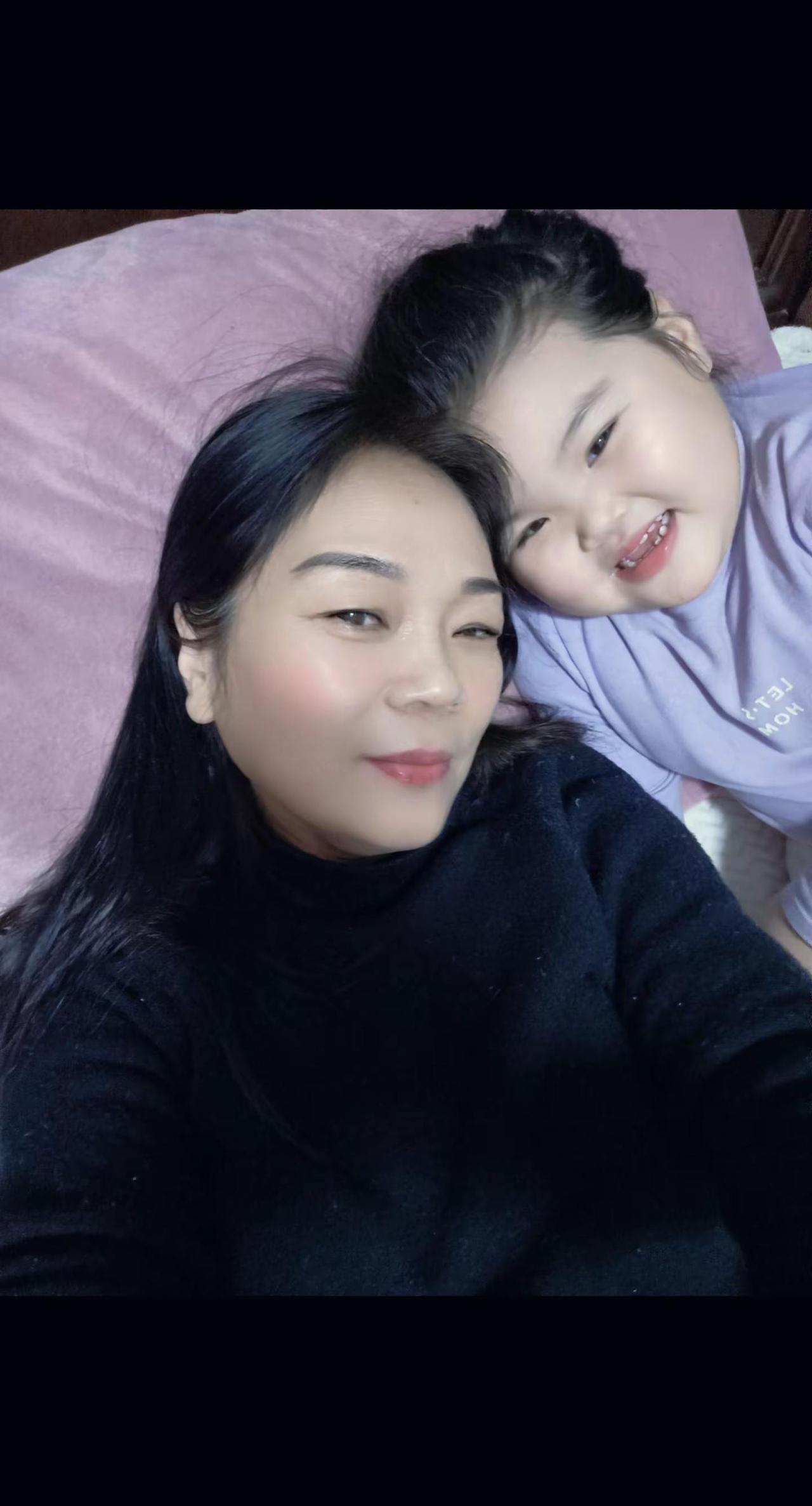 亲爱的小心肝不知不觉你就这么大了，奶俩在一起留住美好的回忆！爱你宝贝😘