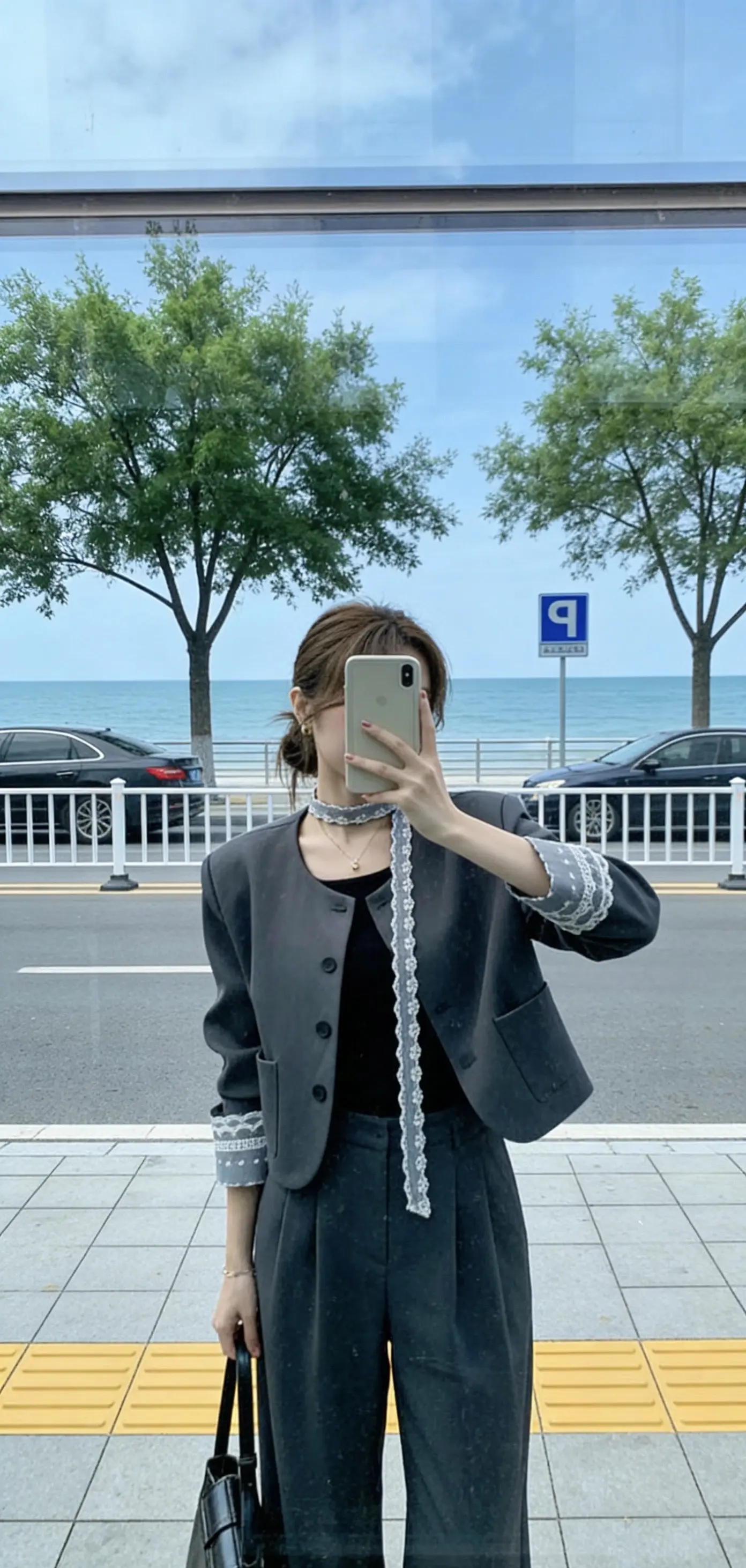 “大奔可以慢慢赚，玉芬走了就不盼，豆角炖烂再下饭，青春虽远心不乱，生活...