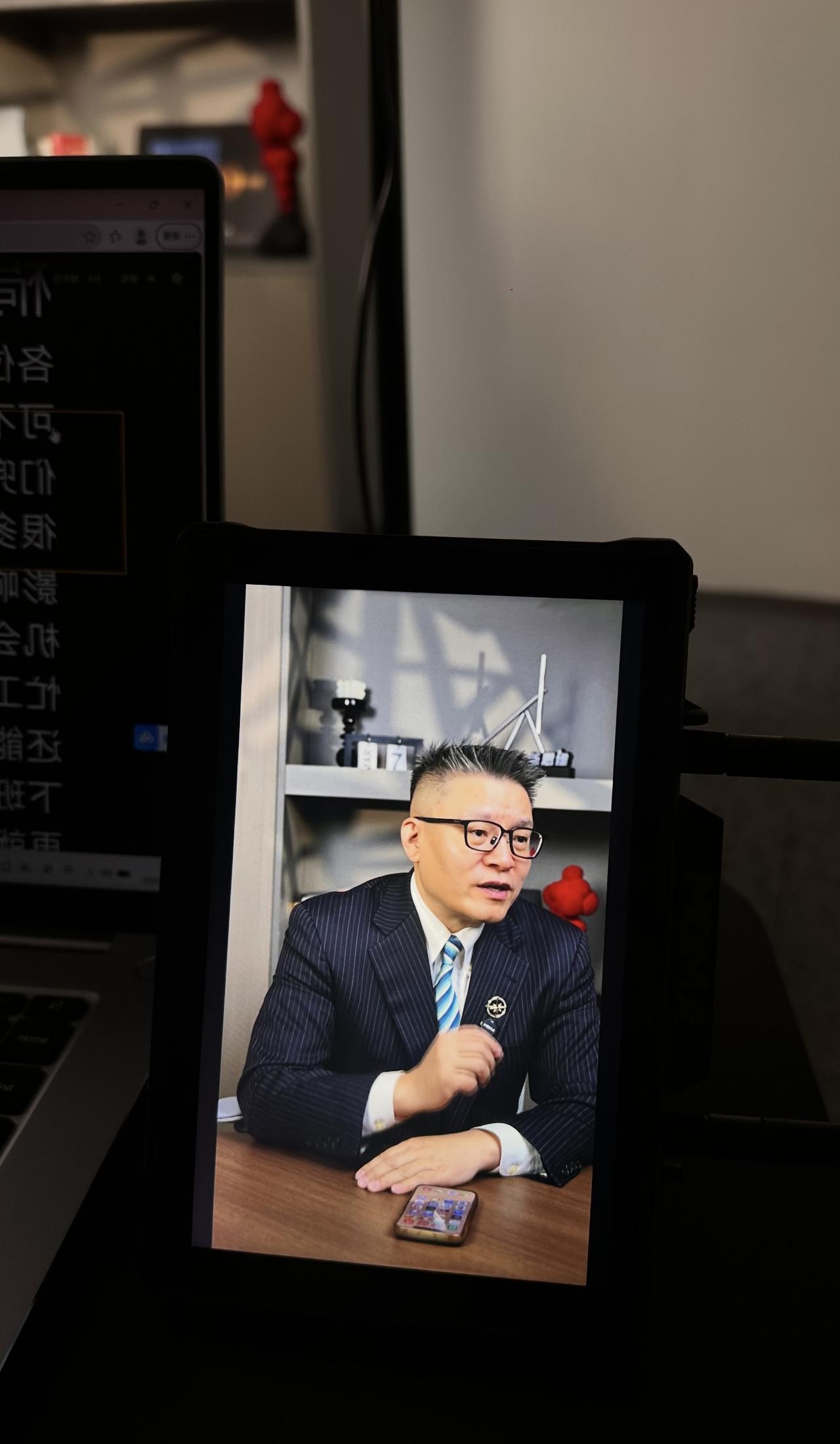 原相机，反而感觉不太像本人[捂脸]