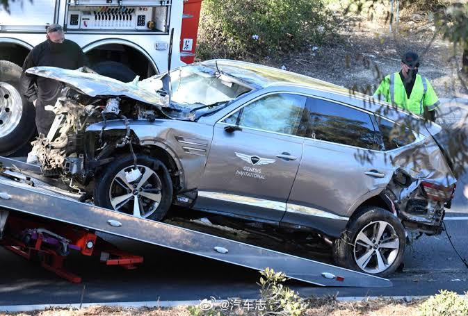 老虎伍兹车祸现场画面上一次2021年，开捷尼赛思GV80发生高速失控翻滚，当时也