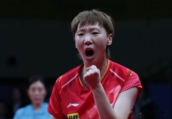 3-0！王曼昱带伤作战，仍晋级八强，1/4决赛或再战孙颖莎儿时玩伴
王曼昱在WT