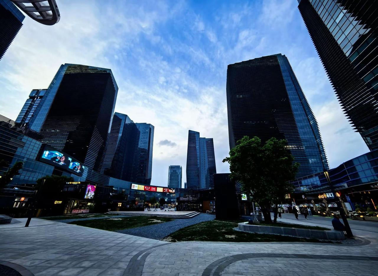 北京欢迎您 新一线城市天际线pk 城市繁华对比