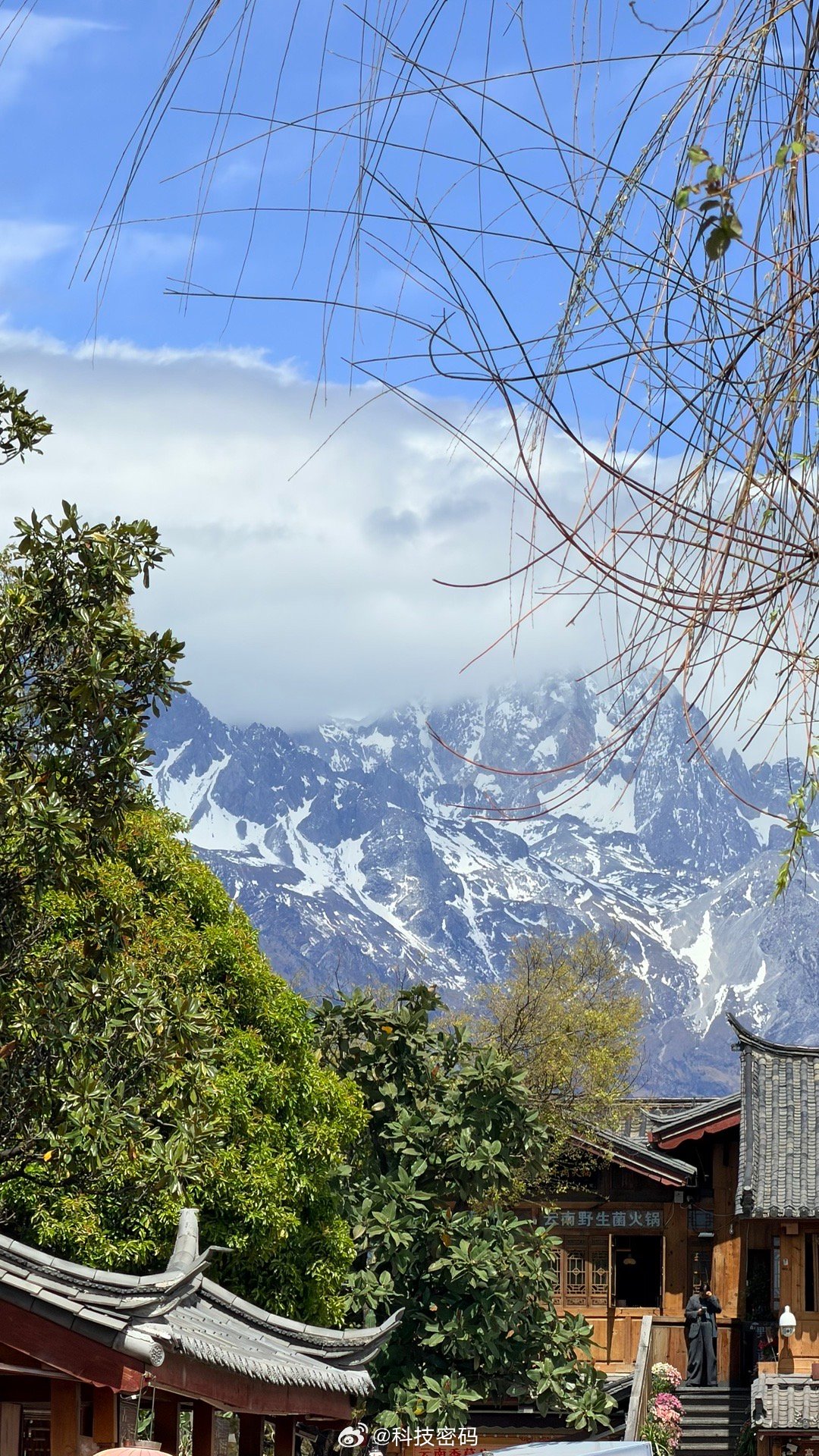 感觉玉龙雪山就在眼前，却摸不到 