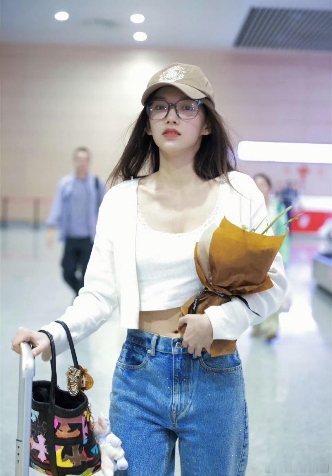 感觉程潇现在真的是瘦下来了[赢牛奶][赢牛奶][赢牛奶]不过感觉没之前胖胖的时候