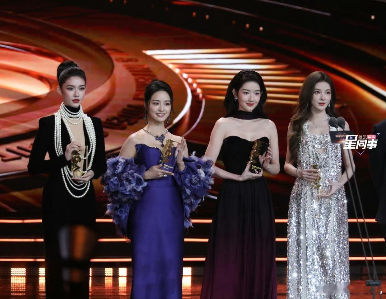 我跟女明星同框就是这样[泪奔] ​​​