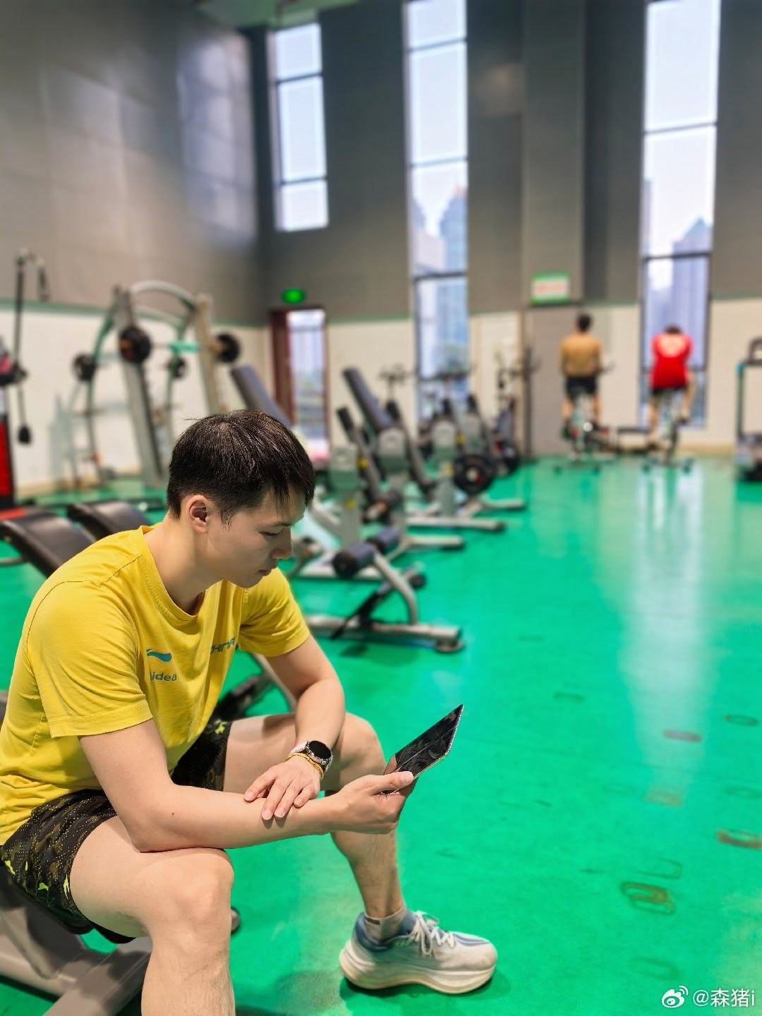 回去健健身吧试试看着数据检测来会不会有不一样的效果陈艾森艾训练