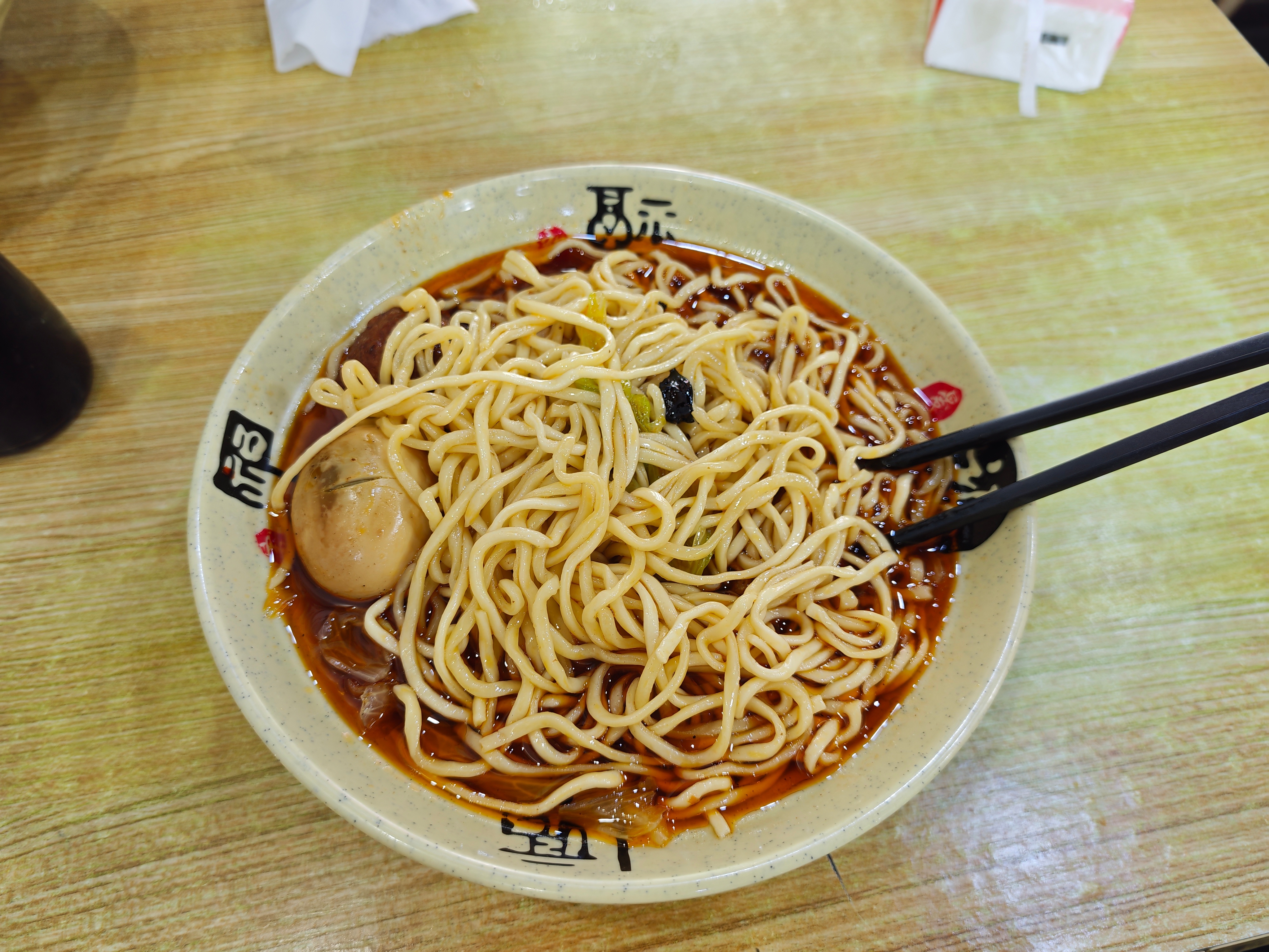 本石家庄人带在北京吃安徽板面，我来品鉴品鉴正不正宗，小小白在碗里疯狂加餐。