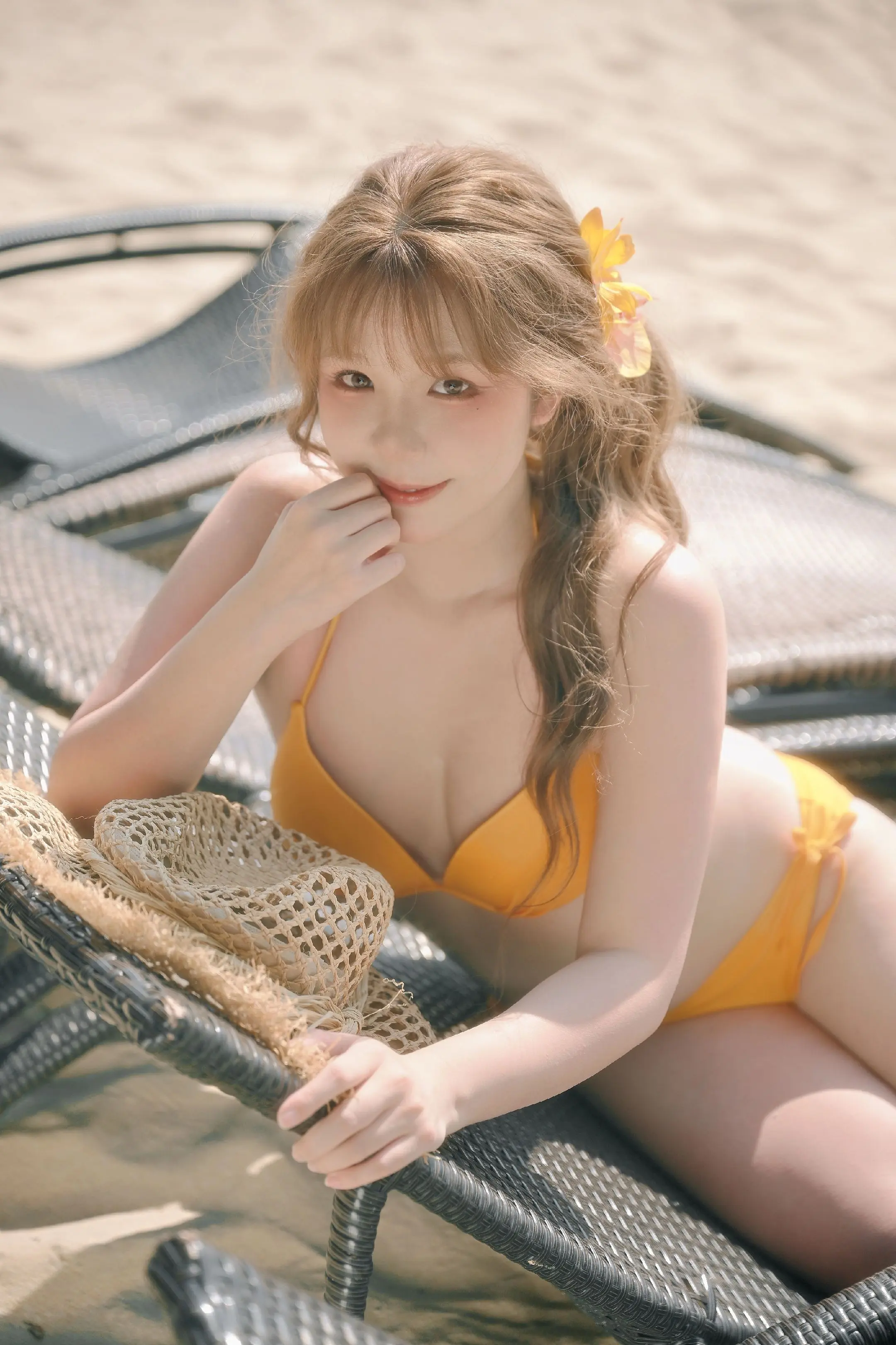 喜欢跟你玩 有种逗小狗的感觉。