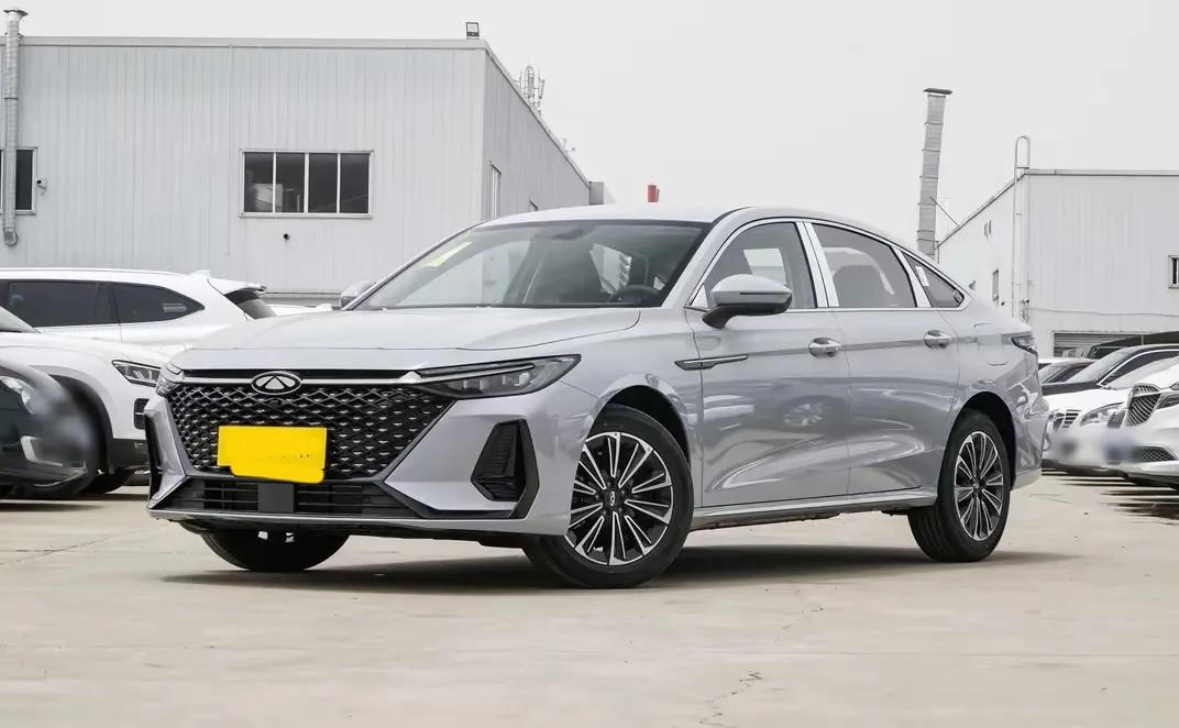 6月4日，2025款奇瑞风云A8 1.5L 70km版本车型上市，官方优惠后7.