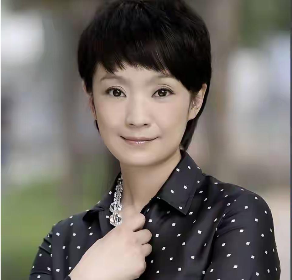 王海燕：38岁嫁二婚张嘉益，41岁为他生女，今因《主角》同上央视
娱乐