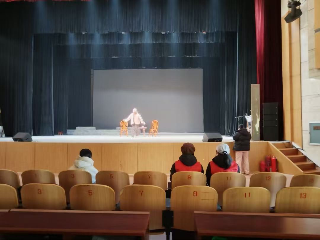 秦岭笑谈大学生寒假社会实践 吕韵新声传薪火，青春步履访梨园2月5日，曲阜师范大学