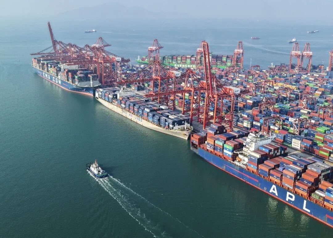 【面对风浪，中国不慌】2025年的中国贸易，穿越了一个复杂多变的全球经济周期。总