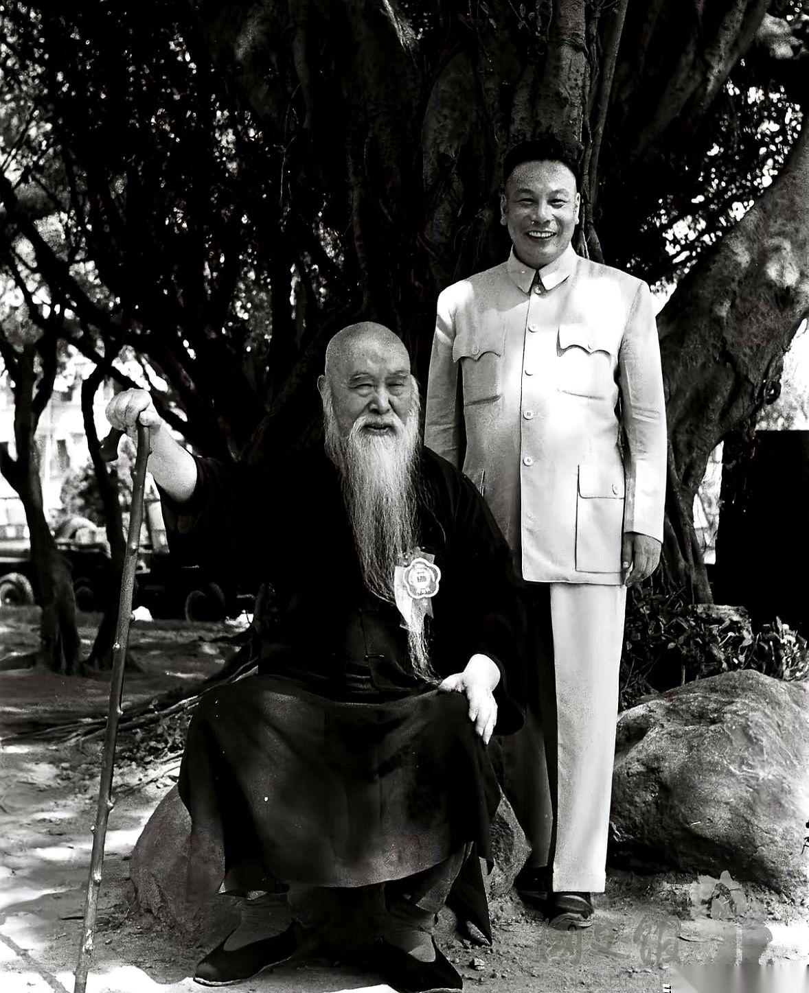 一辈子名满天下的大佬，老了，却穷得连看病的钱都拿不出来。
换你，你信吗？
可这事