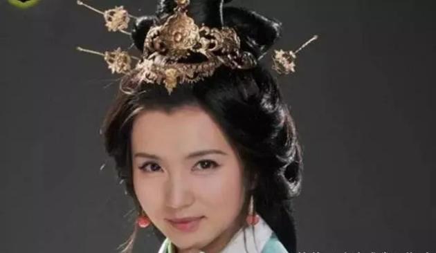 刘禅为什么连娶张飞2个女儿，却不迎娶关羽的女儿？原因很现实！

刘禅当了蜀汉皇帝