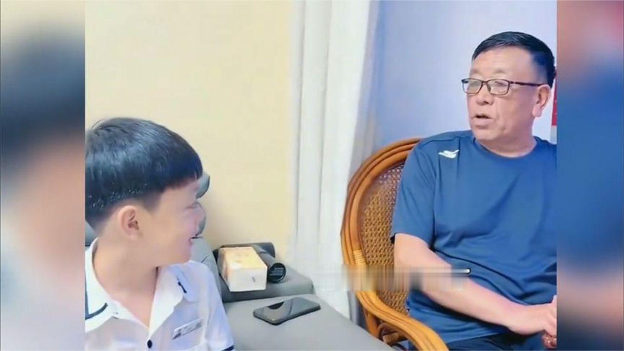 孙队长用牛肉干行贿同学，试图当选班级干部！结果还没上马就落马