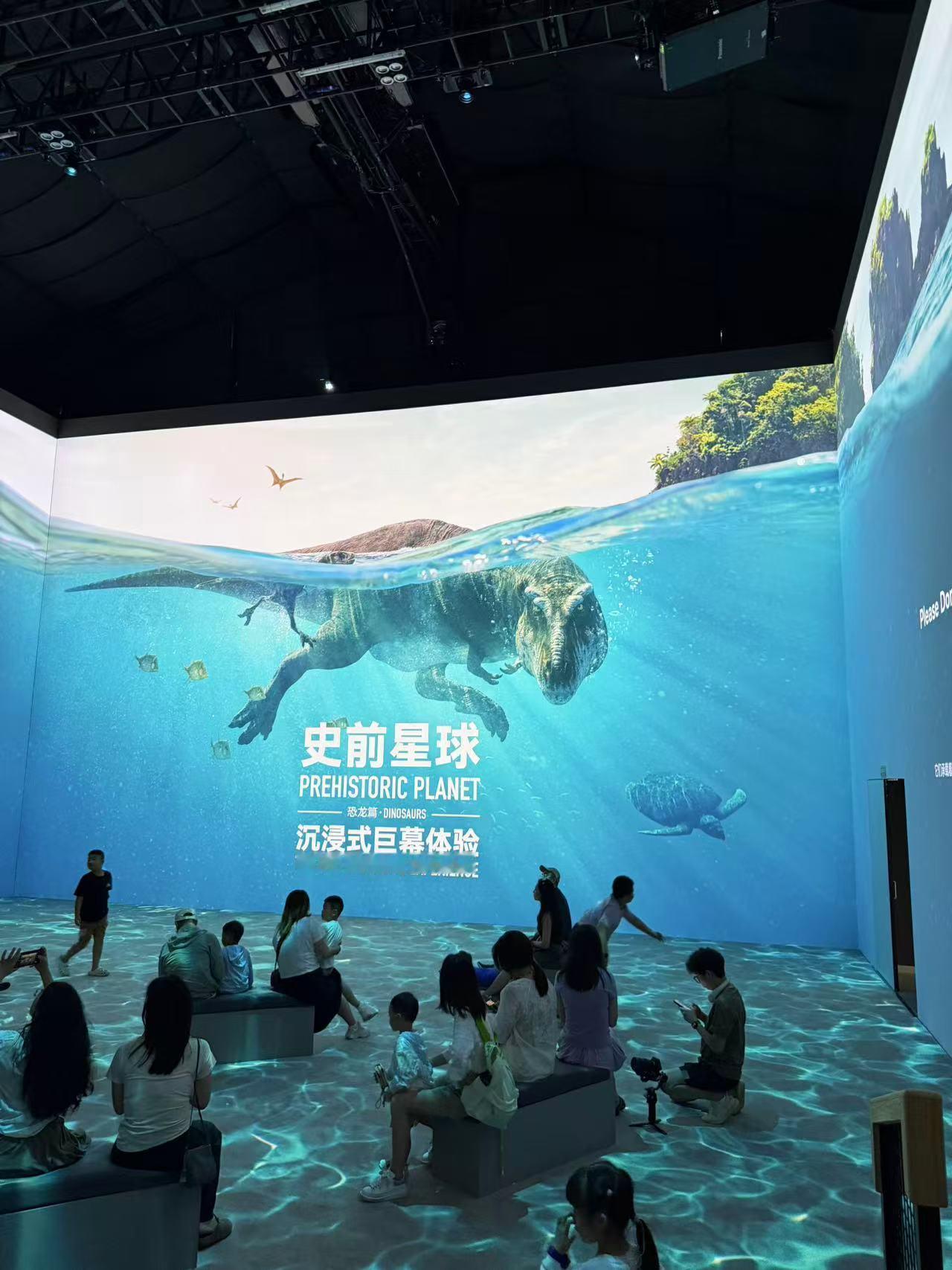 《史前星球·恐龙篇》沉浸式巨幕体验北京站来啦！
      很高兴受到邀请来体验