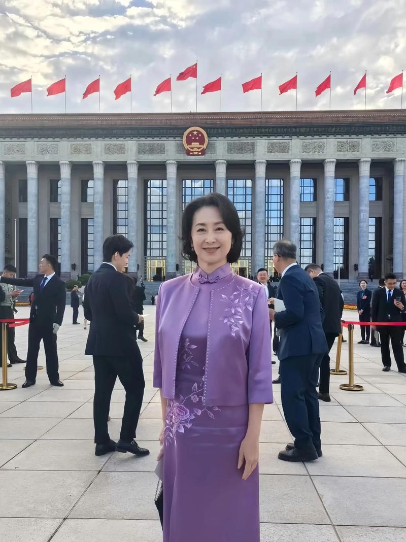 何超琼套现逾1.4亿美元 她可不是一般女人 