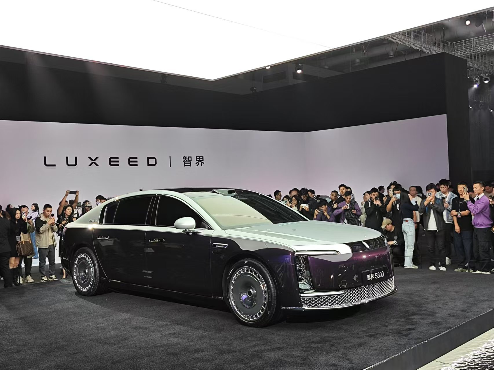 尊界S800  华为Mate品牌盛典   鸿蒙智行时代旗舰尊界S800亮相   
