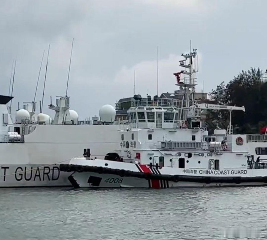 海警的小港拖 