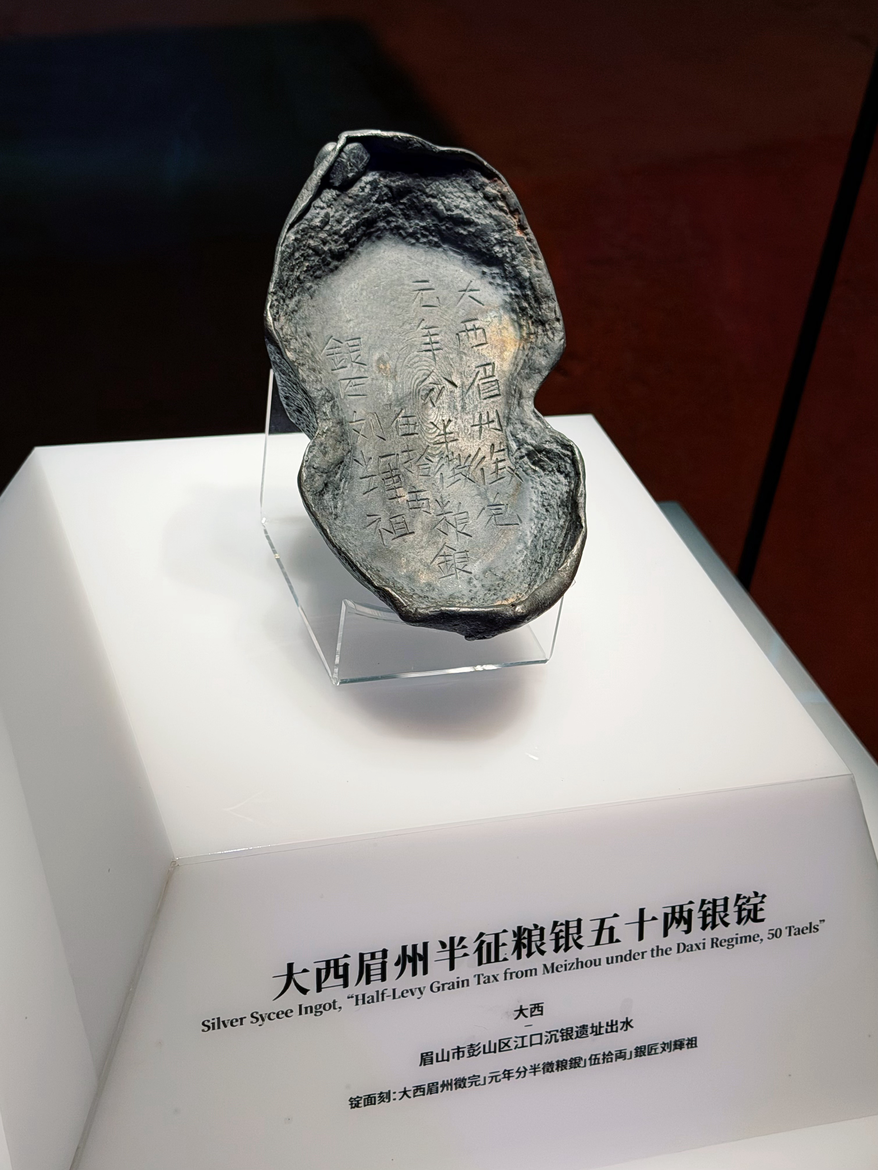 🔻人很少，爽拍五十名珍。🔻最后两张是银纽扣和银耳环。 