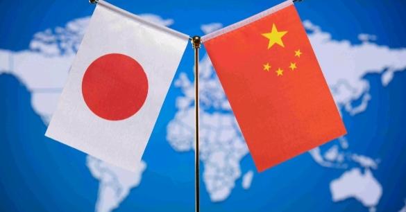 最近新加坡香会上的交锋，日本那边的小泉进次郎，因为在会上跟中国代表“对线”，回国