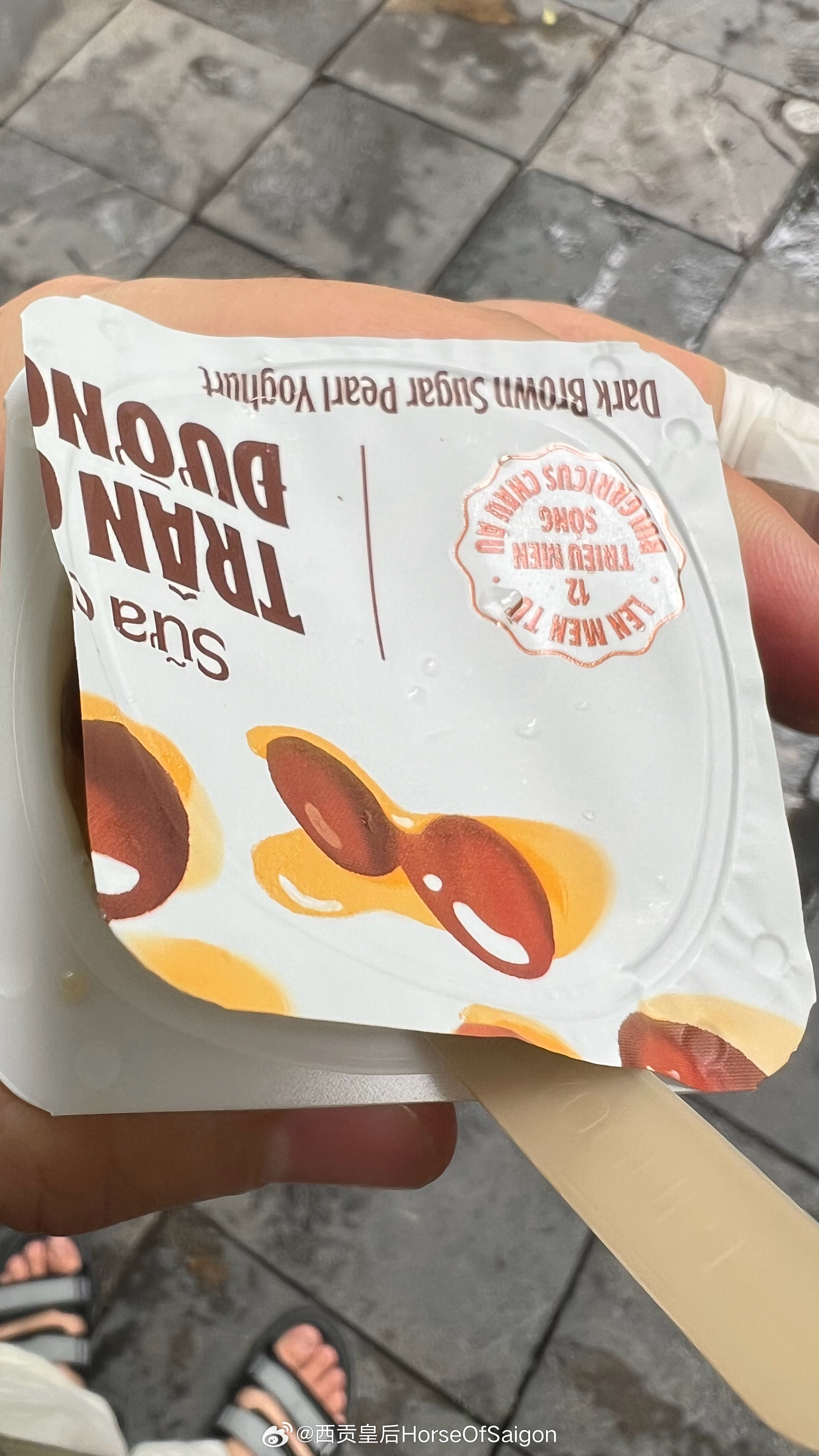河内这个酸奶看图片还以为是巧克力味结果里边是黑糖珍珠很好吃但是真的甜爆了 