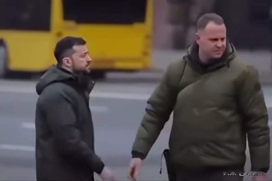 本周美/俄对乌俄和平方案进展报道：
⊙俄国防部宣布:
    红军城以及沃尔昌斯