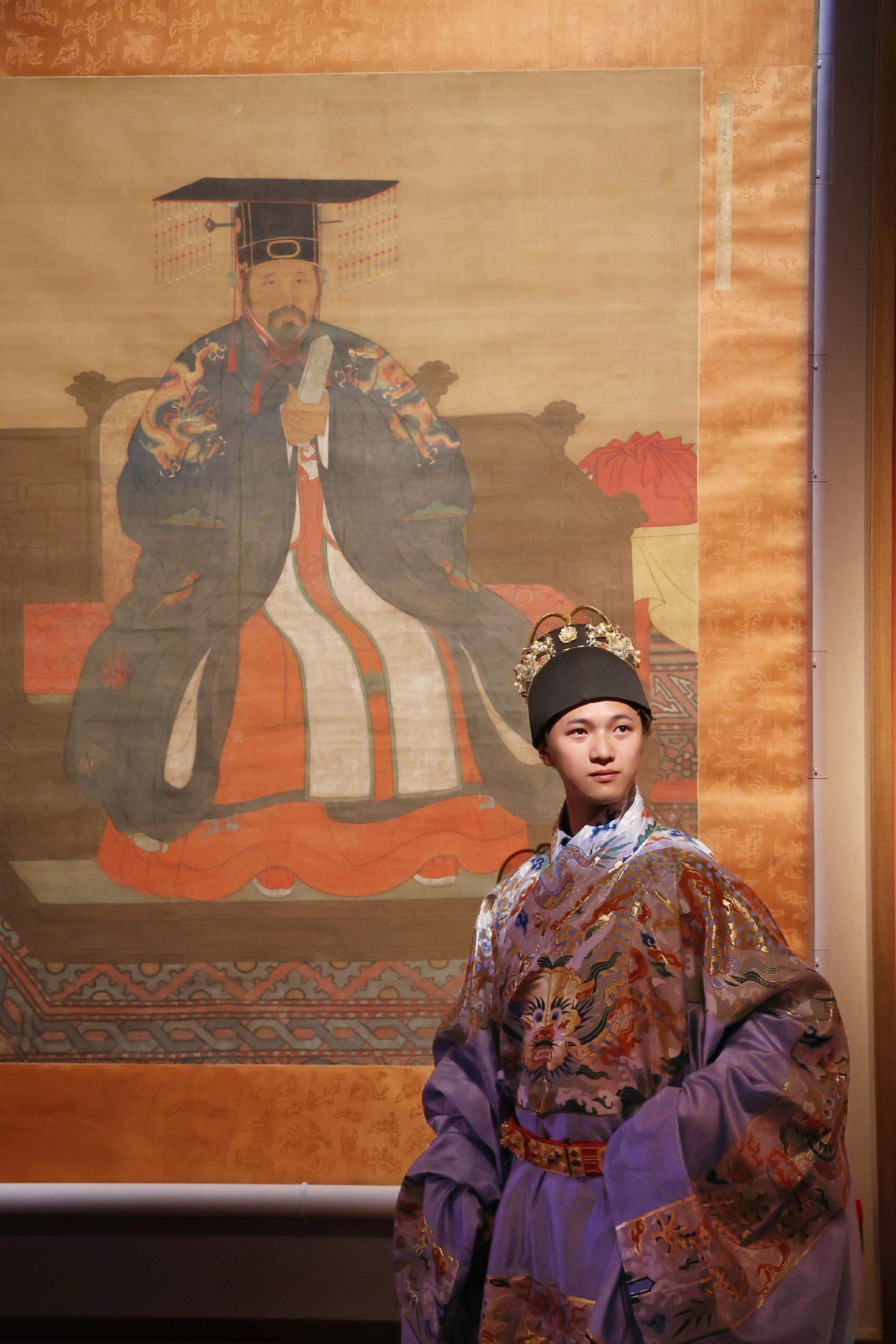 穿越时空去看展-国家博物馆岐阳世泽。朱元璋姐姐后裔李文忠家族文物展：有...