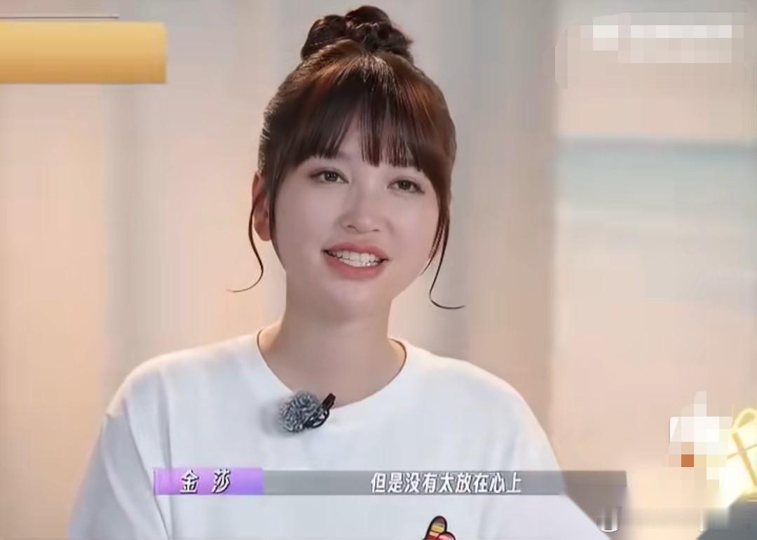 网友问金莎：“你上个男友的孩子都有一岁多了，你知道吗？” 金莎说：“不是男友，只