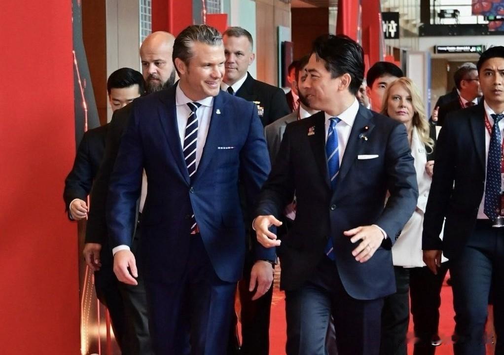 据日媒报道，日本防卫大臣小泉进次郎表示:“明天（12日），我将与美国国防部长赫格