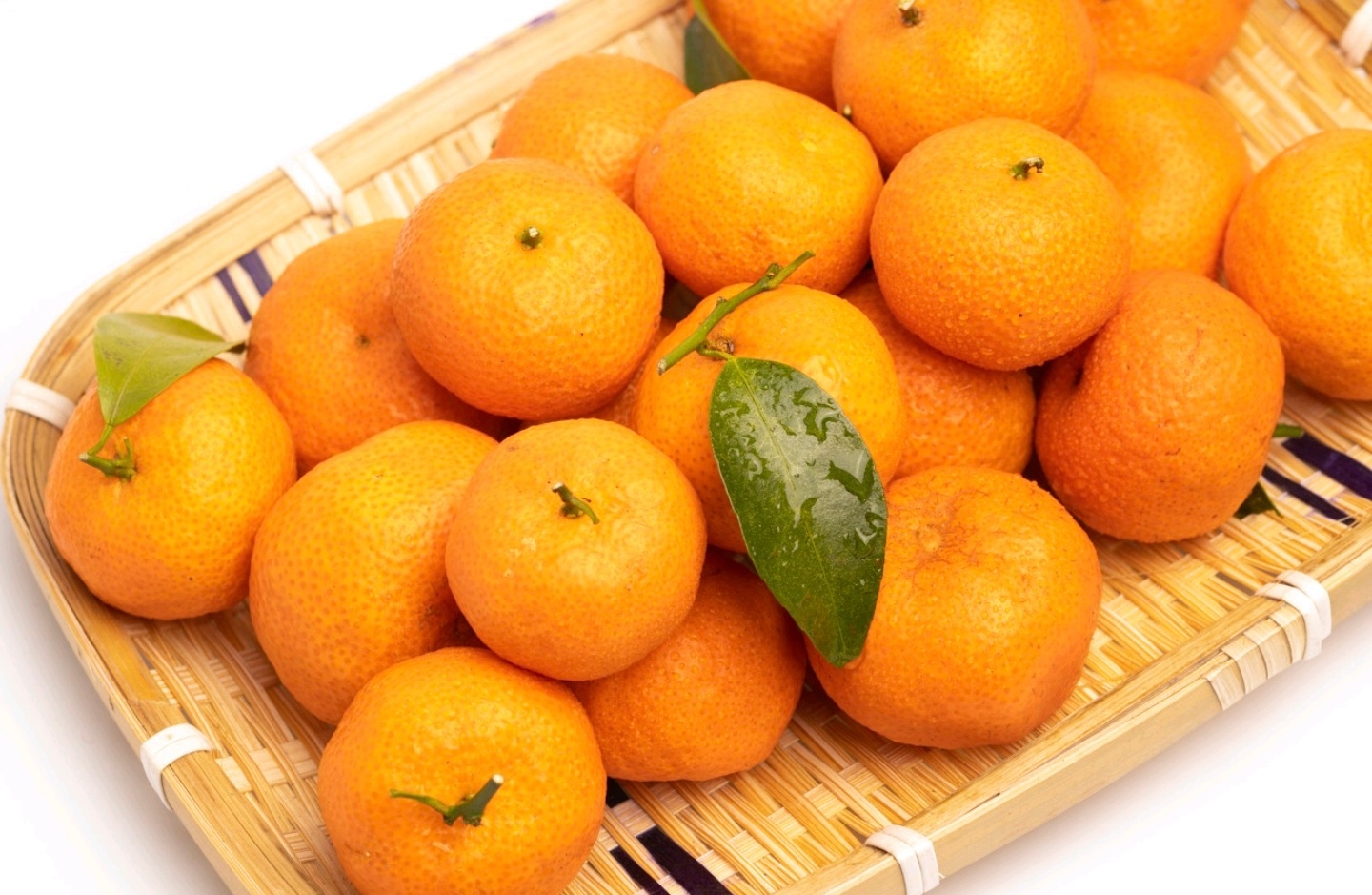 年货最善良的水果我只知道年年都有砂糖橘，一买买一筐，一次炫半筐