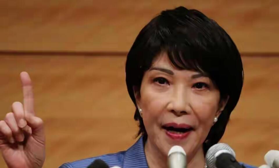 高市早苗悍然解散众议院提前大选，意图“问信于民”，实为走投无路的政治豪赌，暴露出