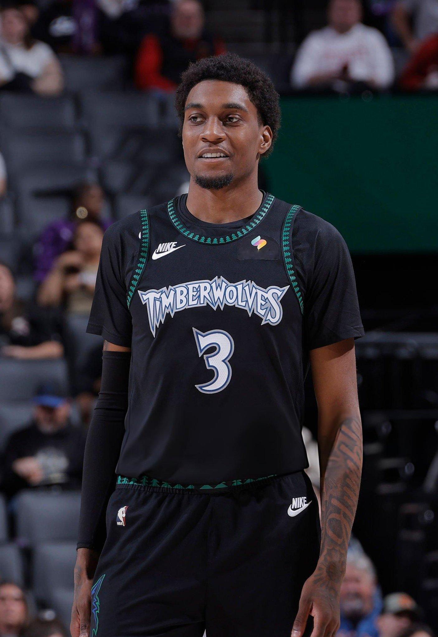 麦克丹尼尔斯正式复出，因左膝髌腱病缺席了过去6场比赛。森林狼vs魔术