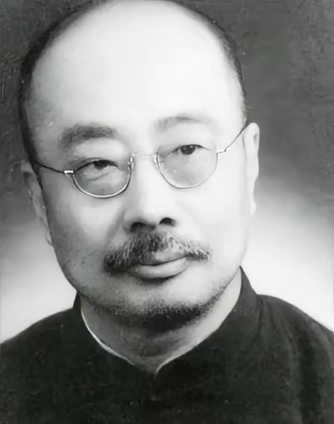 1967年，周作人下地小解时，突然猝死，他死后，家属为避嫌，注销了他的户口，却没